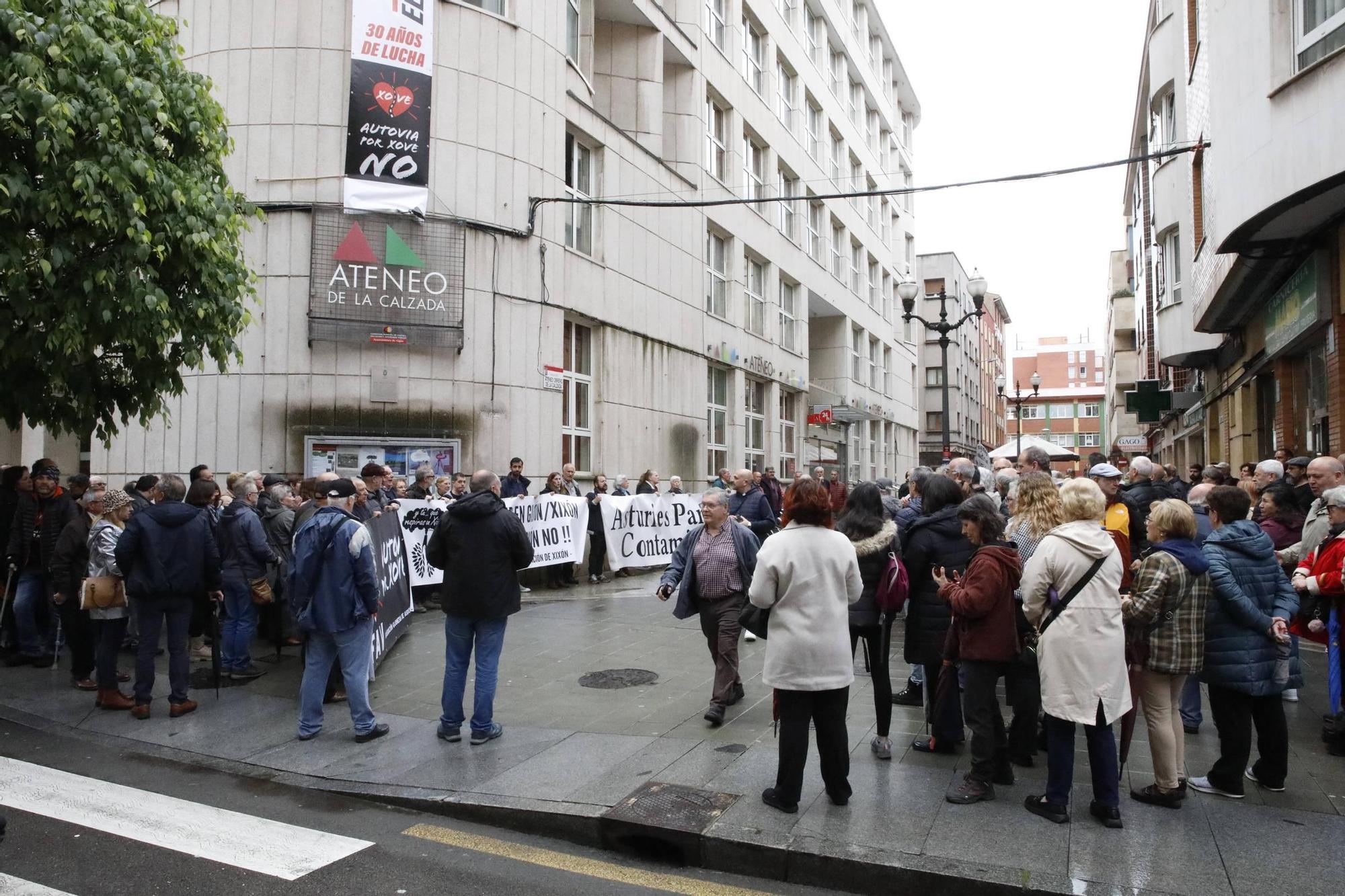 Así fue la nueva movilización vecinal en Gijón por el vial de Jove (en imágenes)
