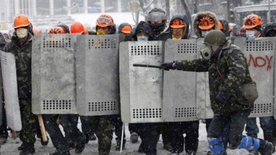 Un manifestante muere durante los enfrentamientos con la Policía en Kiev