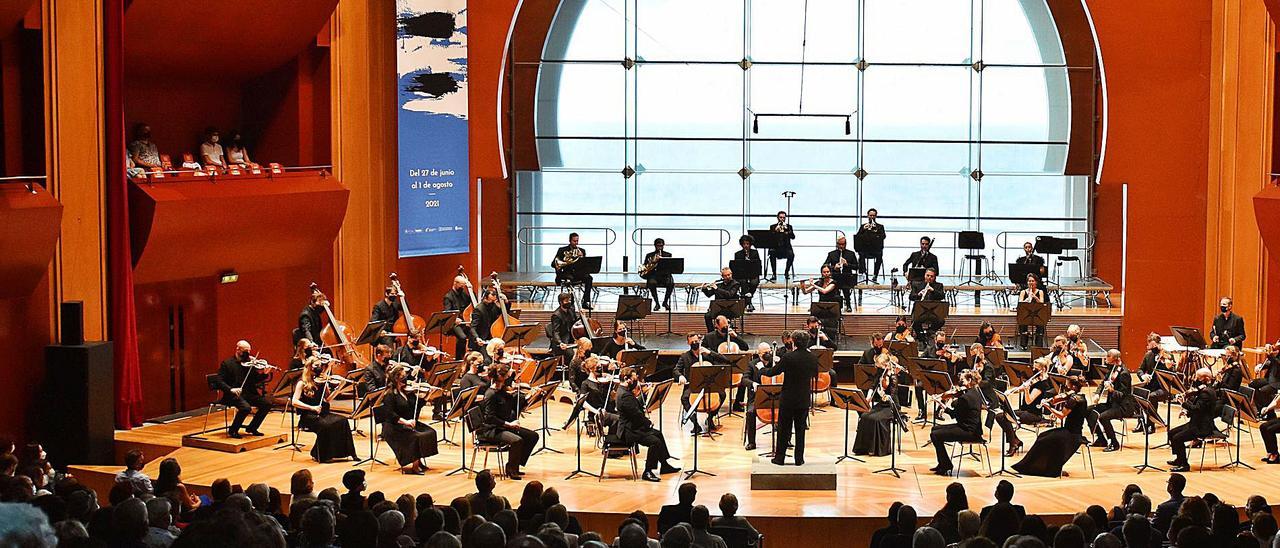 Gustavo Dudamel dirige a la Mahler Chamber Orchestra en la Sala Sinfónica del Auditorio Alfrado Kraus. | | LP/DLP