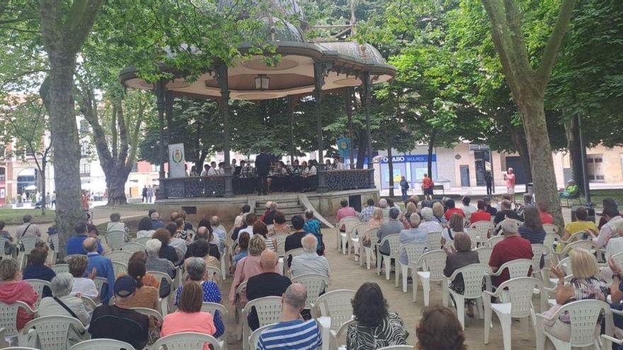 Concierto de la Banda de Música en el parque del Muelle | LNE