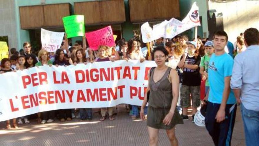 Un momento de la protesta organizada por el instituto Maria Ibars de Dénia.