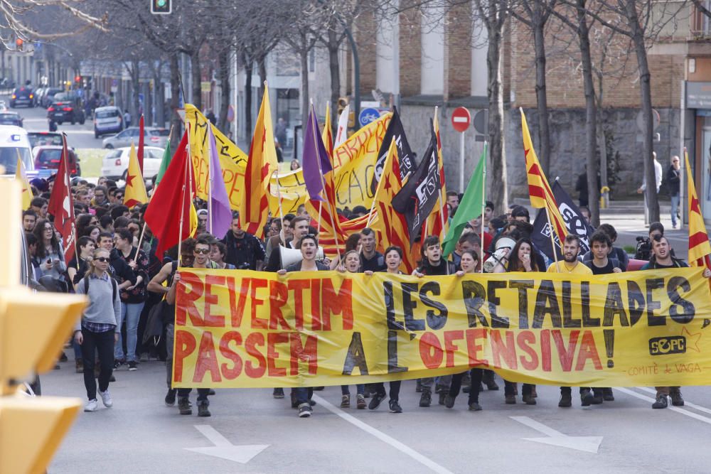 Vaga d'estudiants per demanar la rebaixa de les taxes a Girona