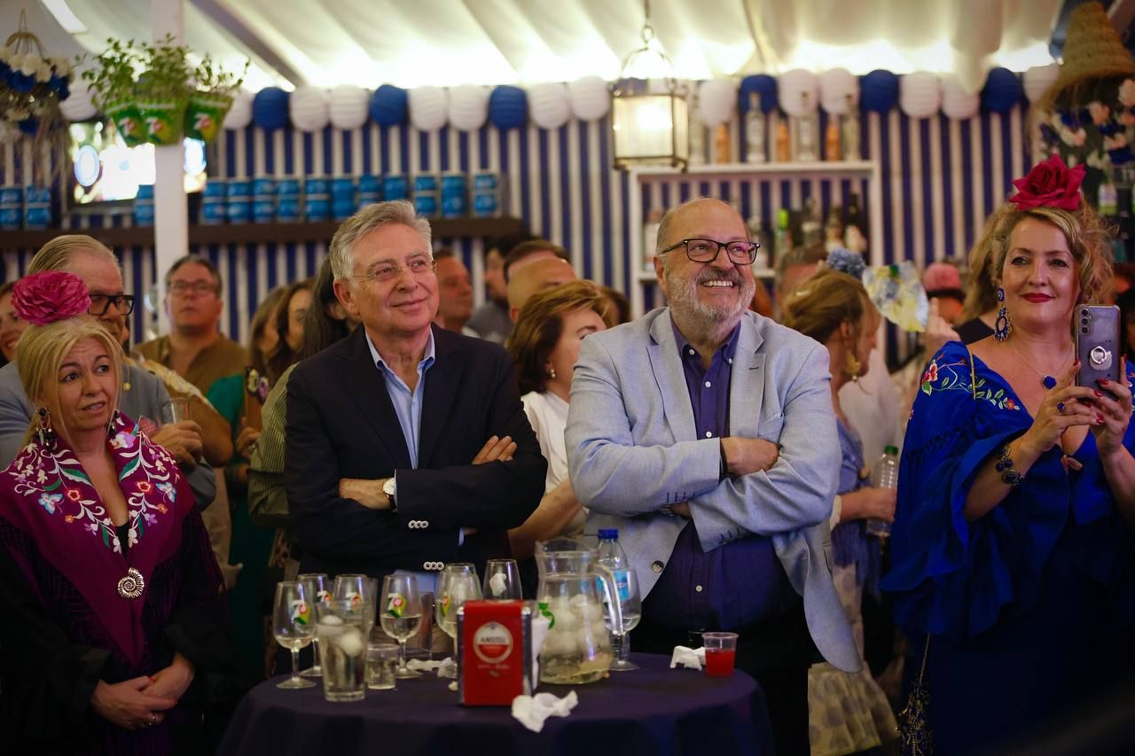 El tardeo se impone en las casetas de la Feria de Córdoba para disfrute de propios y extraños