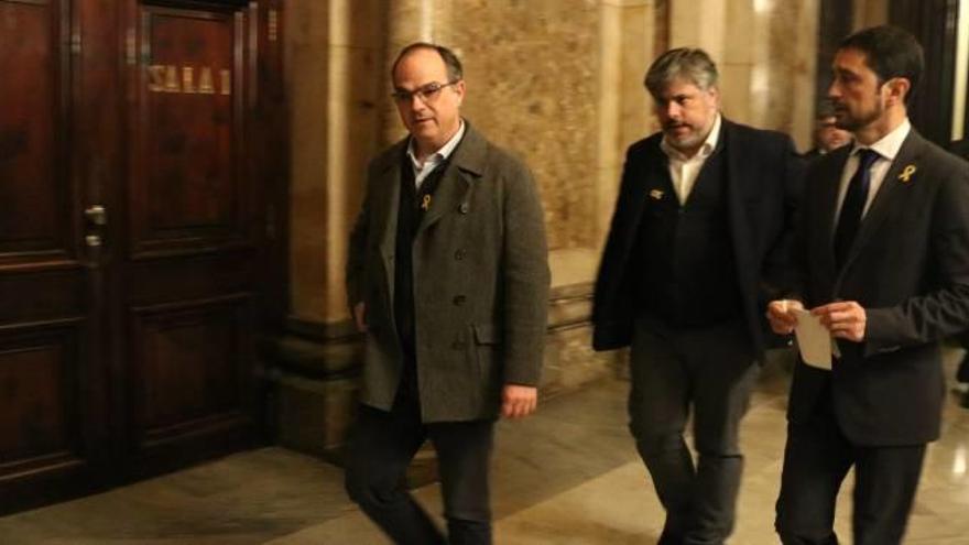 Jordi Turull ahir al Parlament, amb altres diputats de JxCat