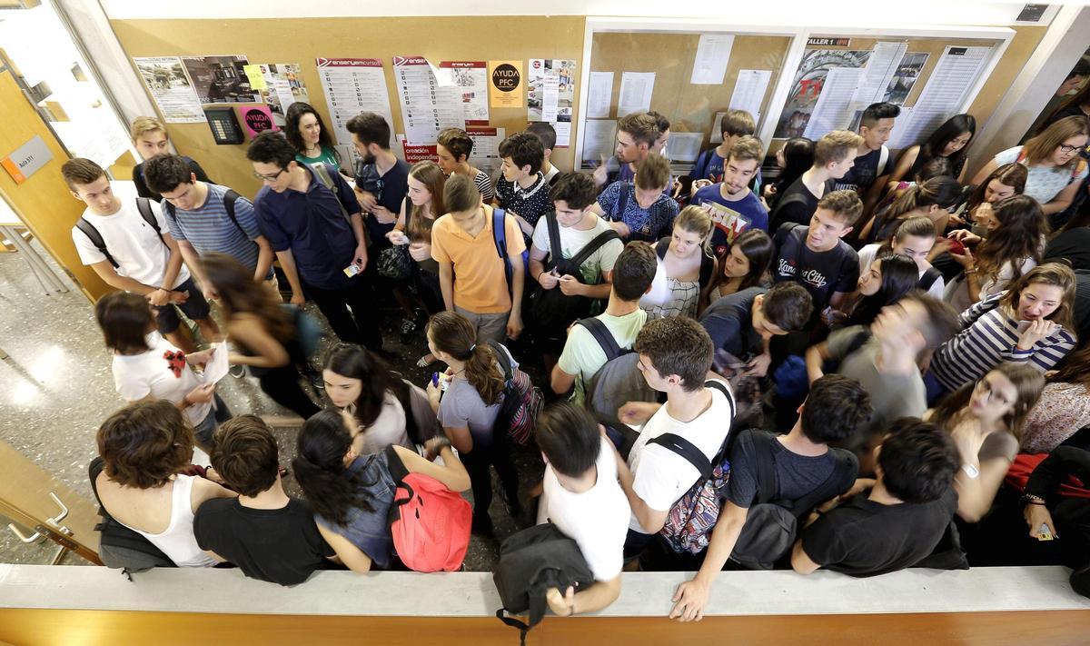 Fotografía de archivo de las pruebas de acceso a la universidad en València.