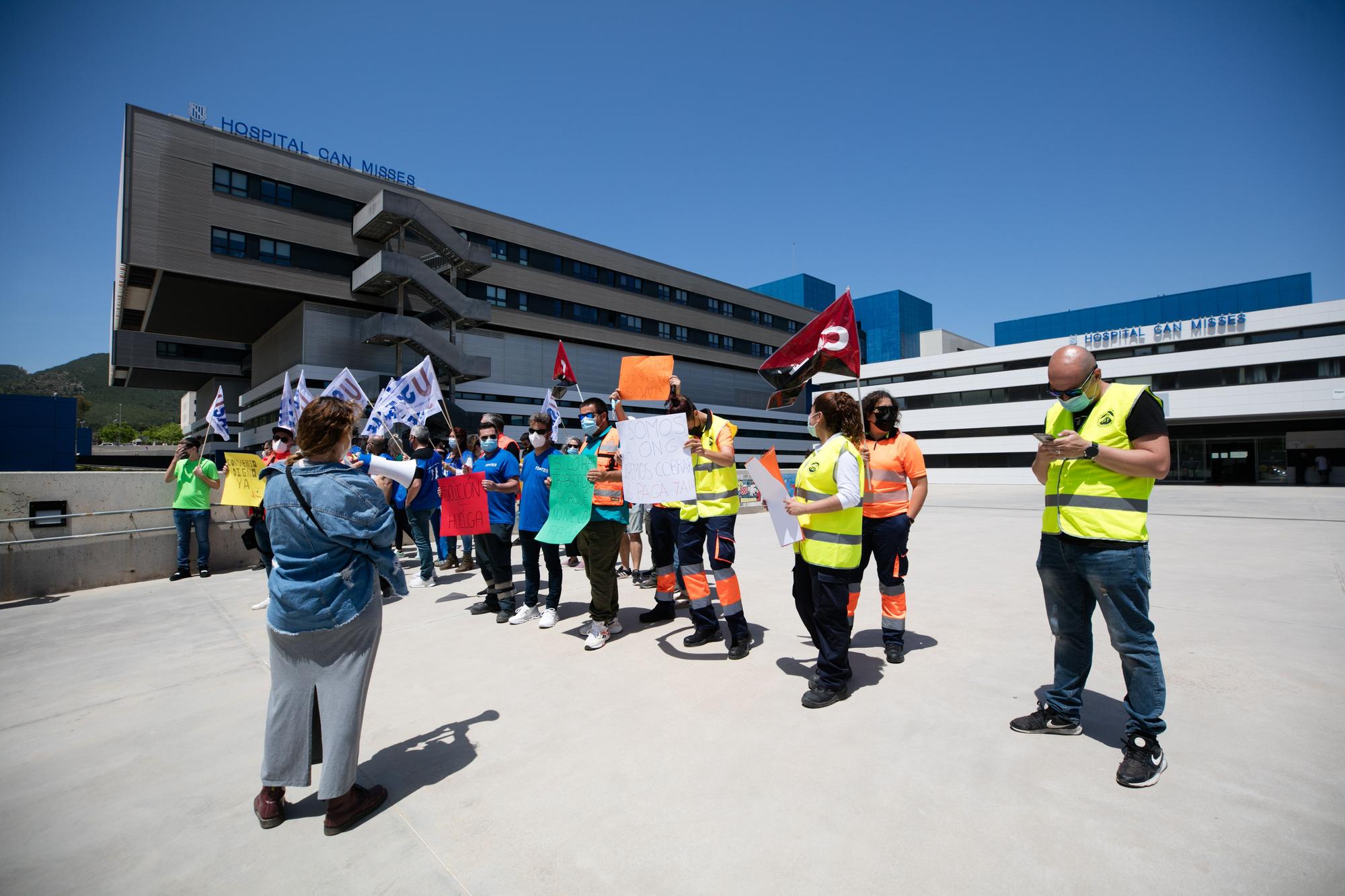 Los trabajadores de las ambulancias plantean una huelga si no les pagan