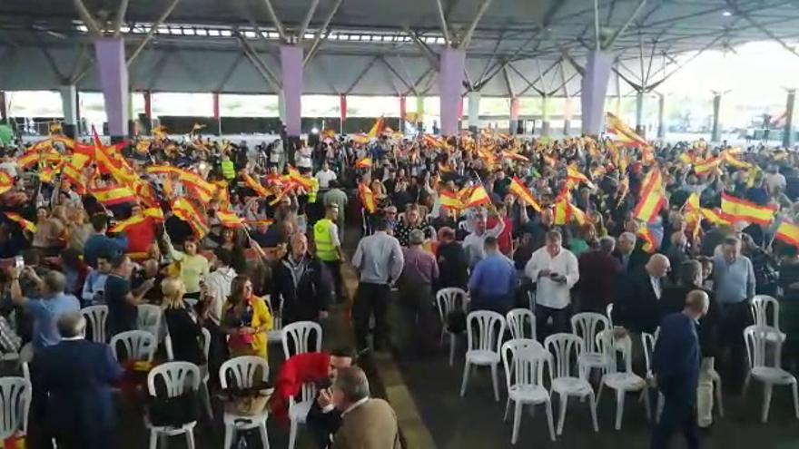 Suena 'El novio de la muerte' en el acto de precampaña de Santiago Abascal en Castelló