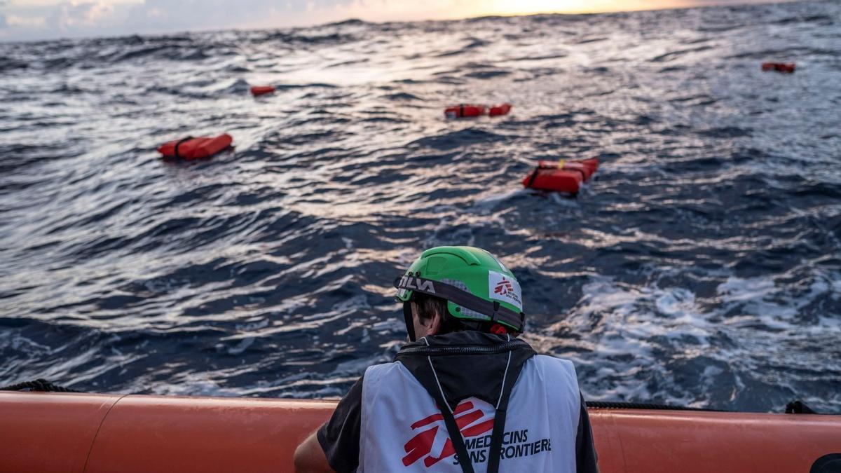 refugiados rescate en el mediterráneo