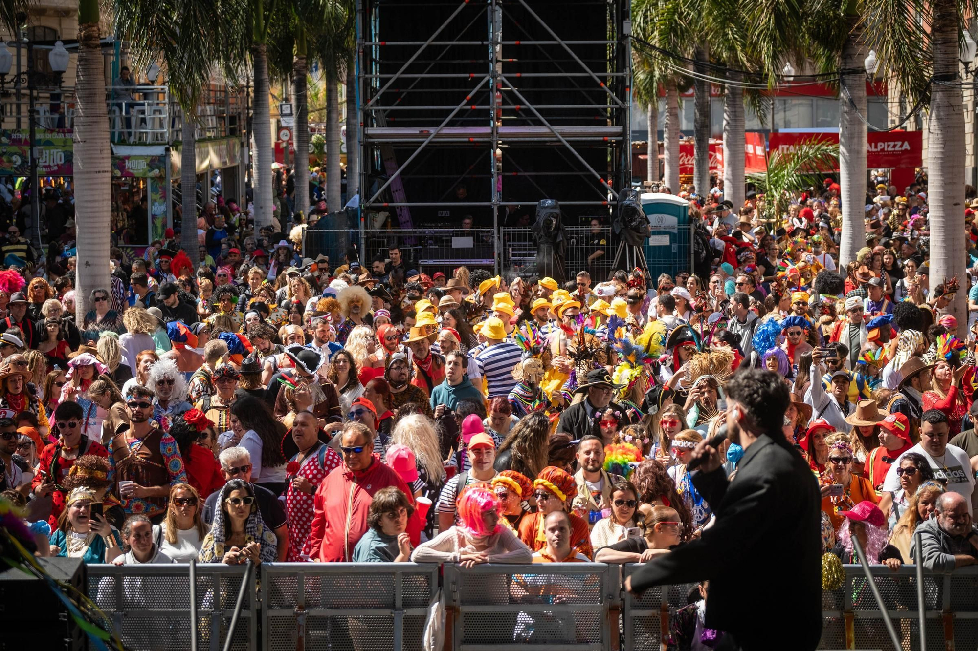 Santa Cruz celebra su segundo Carnaval de día