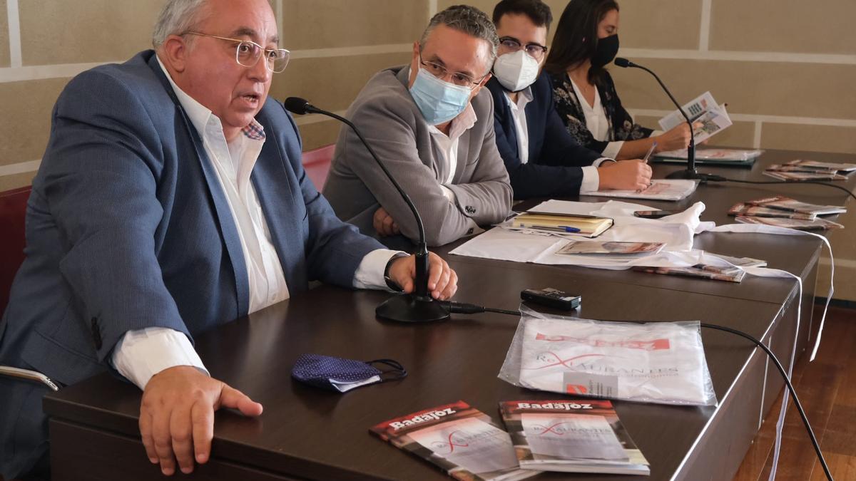 Fernando Valbuena, Antonio Cid de Rivera, Alberto Manzano y Patricia Moreno, esta mañana en las Casas Consistoriales.