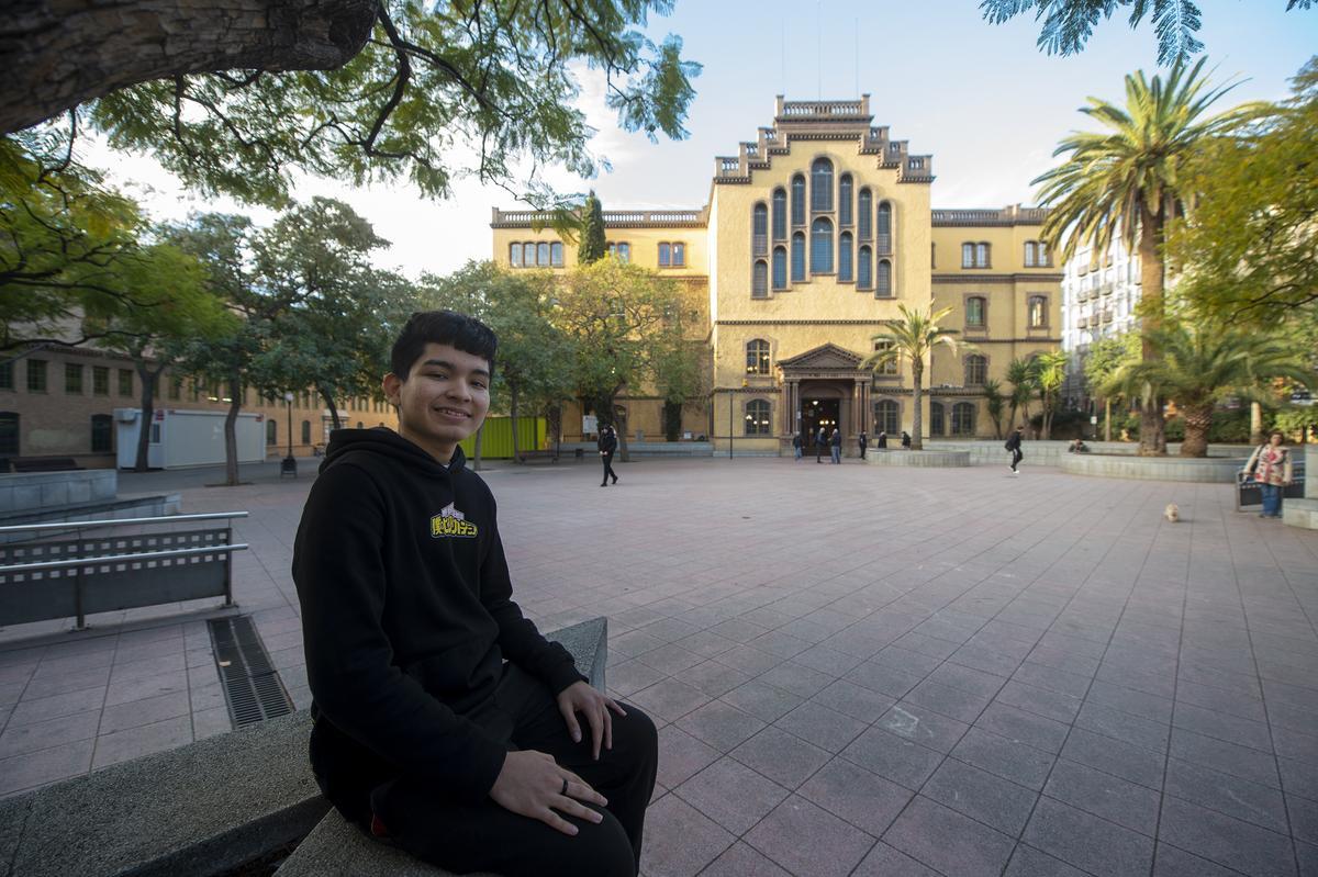 El joven Marcos, estudiante de un ciclo formativo de grado medio en la Escola del Treball, esta semana.