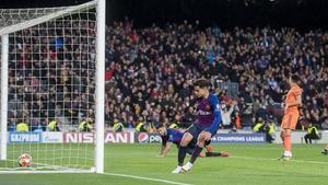 marcosl47337666 barcelona 13 03 2019  deportes       coutinho empuja el bal 190313234616