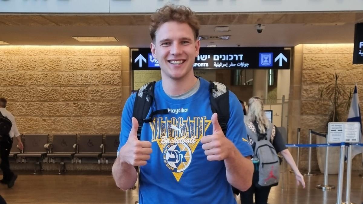 Rokas Jokubaitis, feliz en su llegada a Tel Aviv para arrancar la temporada con Maccabi