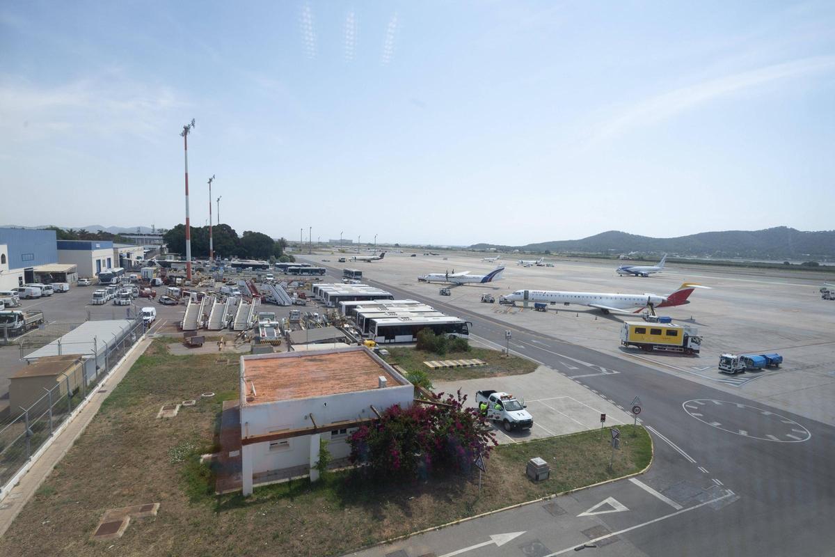 Instalaciones del aeropuerto de Ibiza.
