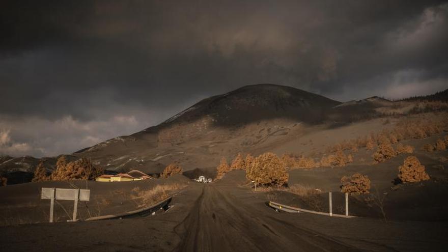 Las Manchas, el ‘barrio fantasma’ que reclama nuevos servicios tras la erupción del volcán de La Palma