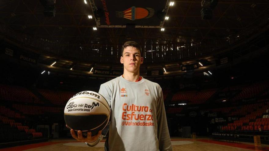 Pradilla, ala-pívot del Valencia Basket: &quot;Llevo cinco años aquí y me ilusiona ganar un título&quot;
