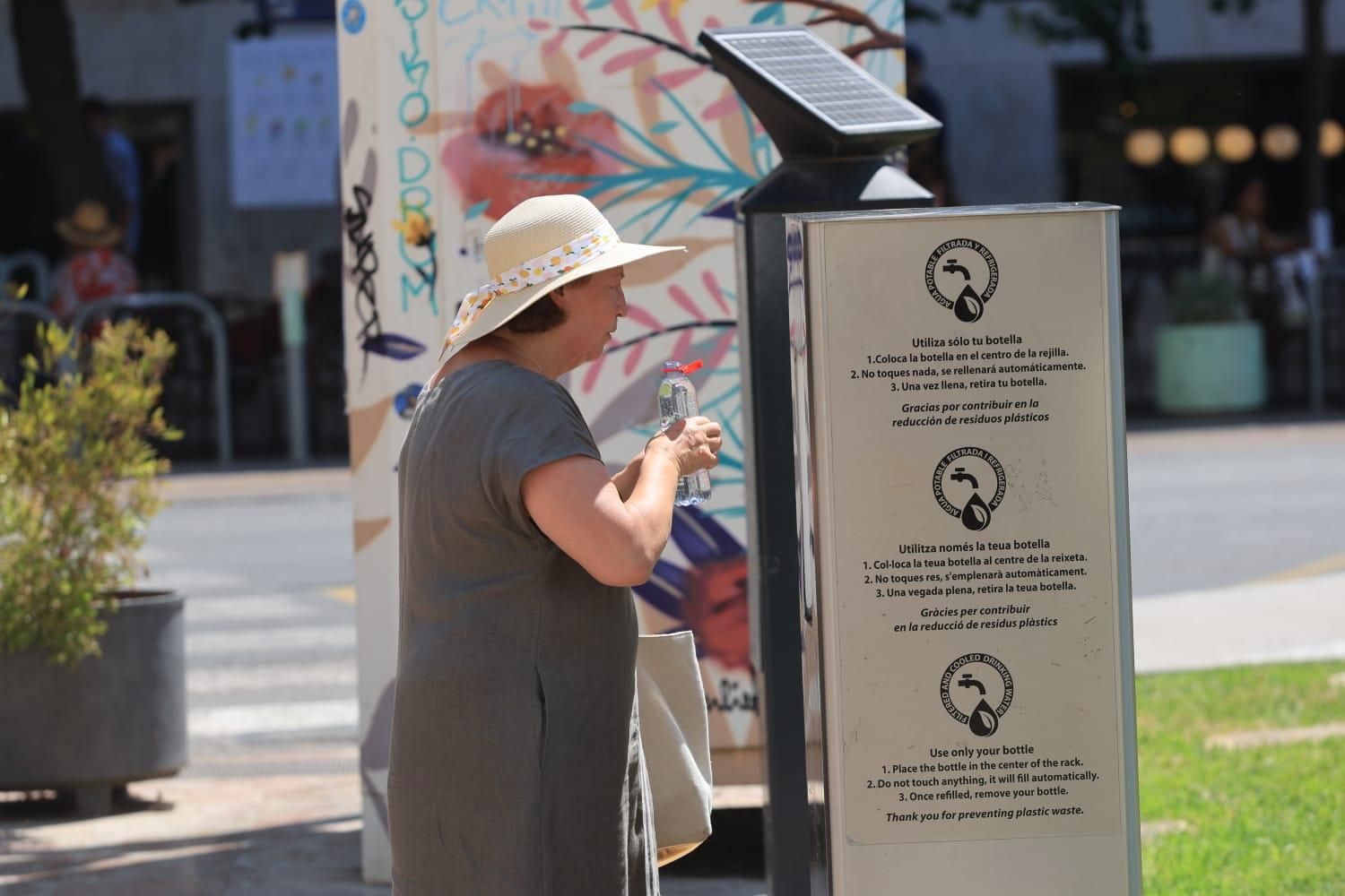Jornada de intenso calor en València: así se afronta en las calles del centro