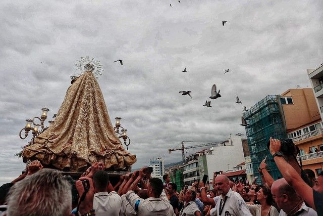 Embarcación de la Virgen del Carmen en Puerto de la Cruz, julio de 2022