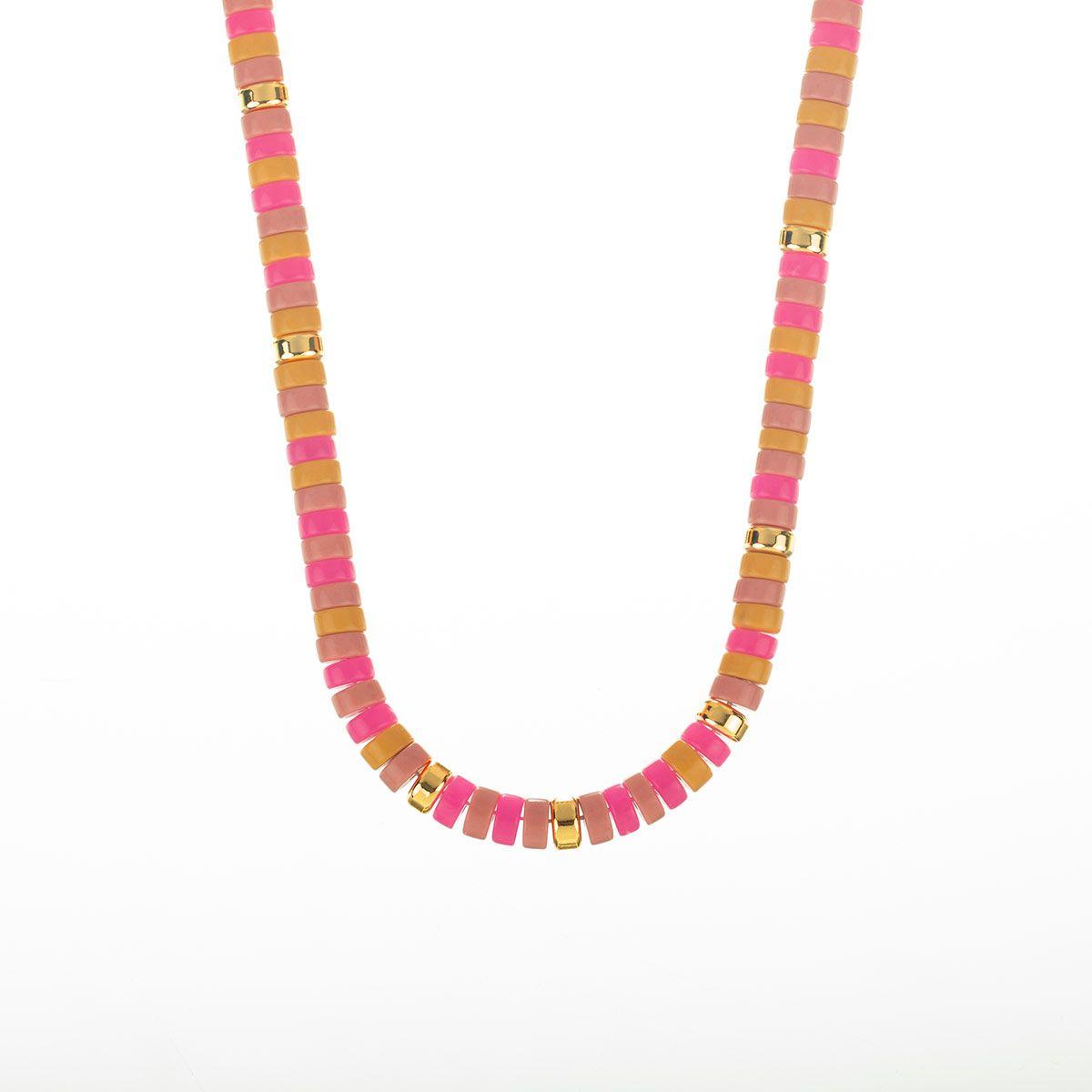 Collar de cuentas en tono rosa y detalles dorados