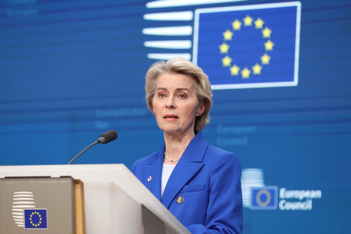 Archivo - La presidenta de la Comisión Europea, Ursula von der Leyen, durante una comparecencia ante la prensa en la capital de Bélgica, Bruselas (archivo)