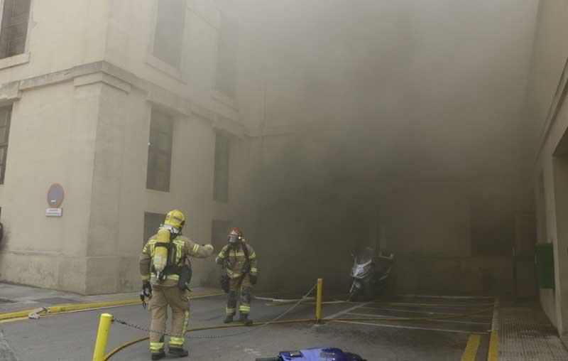 El incendio del hospital Virgen de la Montaña de Cáceres en imágenes