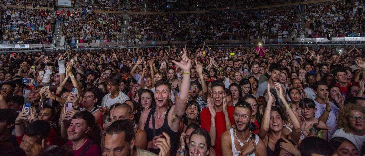 Asistentes al concierto de Rosalía en el Coliseum de A Coruña.