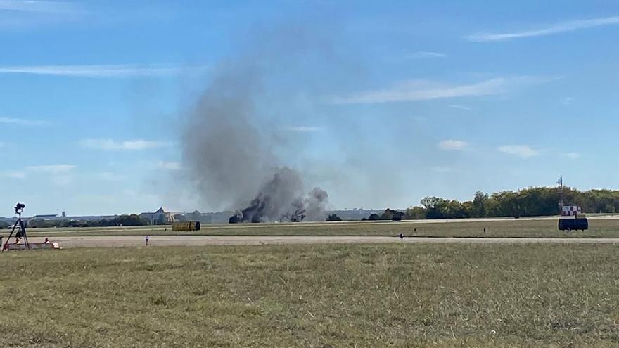 Dos avions xoquen i s’estavellen en un espectacle aeri de la Segona Guerra Mundial a Texas