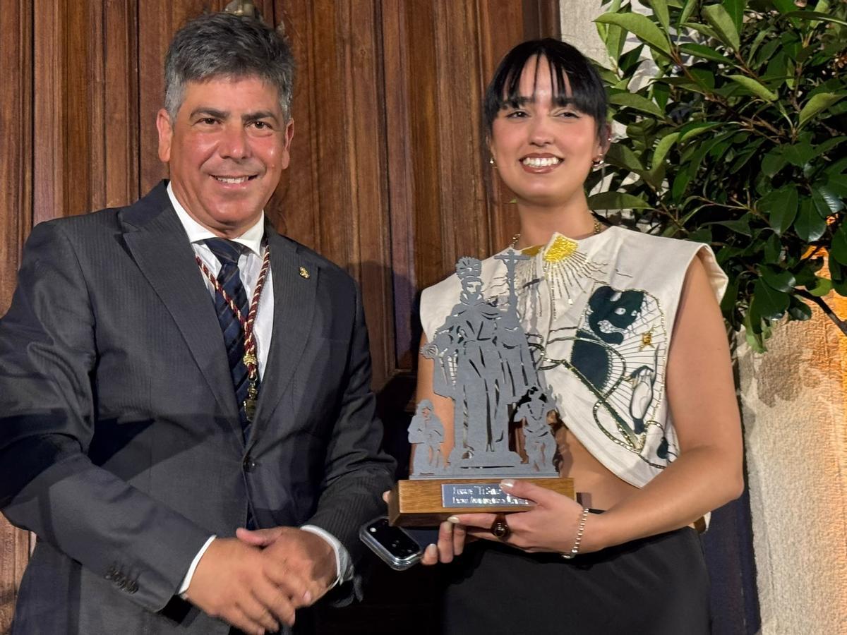 Ana Ponf, junto al alcalde de Montilla, Rafael Llamas.