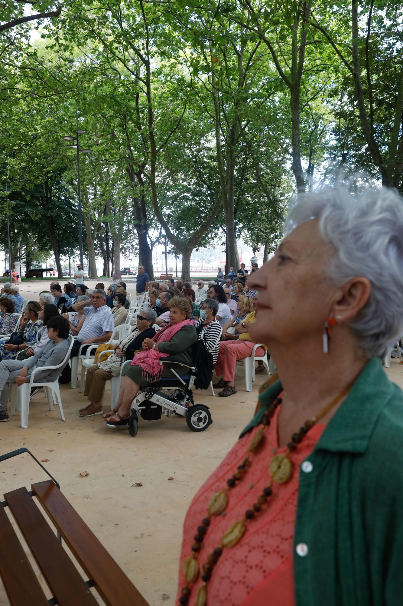 Concierto de la Banda de Música de Avilés en el parque del Muelle