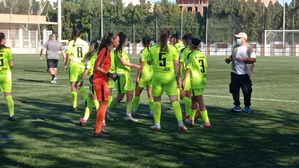 Jugadoras del Pozoalbense al final del encuentro en Castellón.