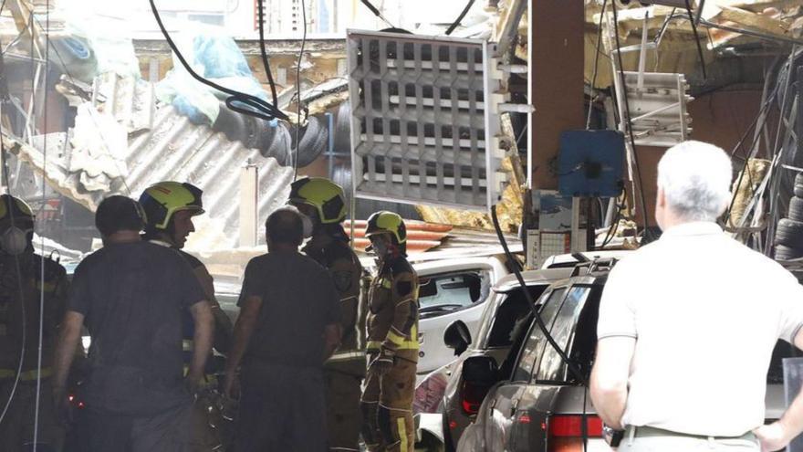 El taller Servicar quedó destrozado tras la explosión