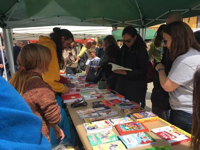 Les imatges de la diada de Sant Jordi a Puigcerdà