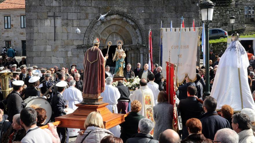 Arranca la fiesta en Castrelos con la romería de As Candelas