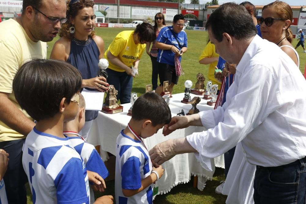 Los campeones de la Vigo Cup recogen sus trofeos