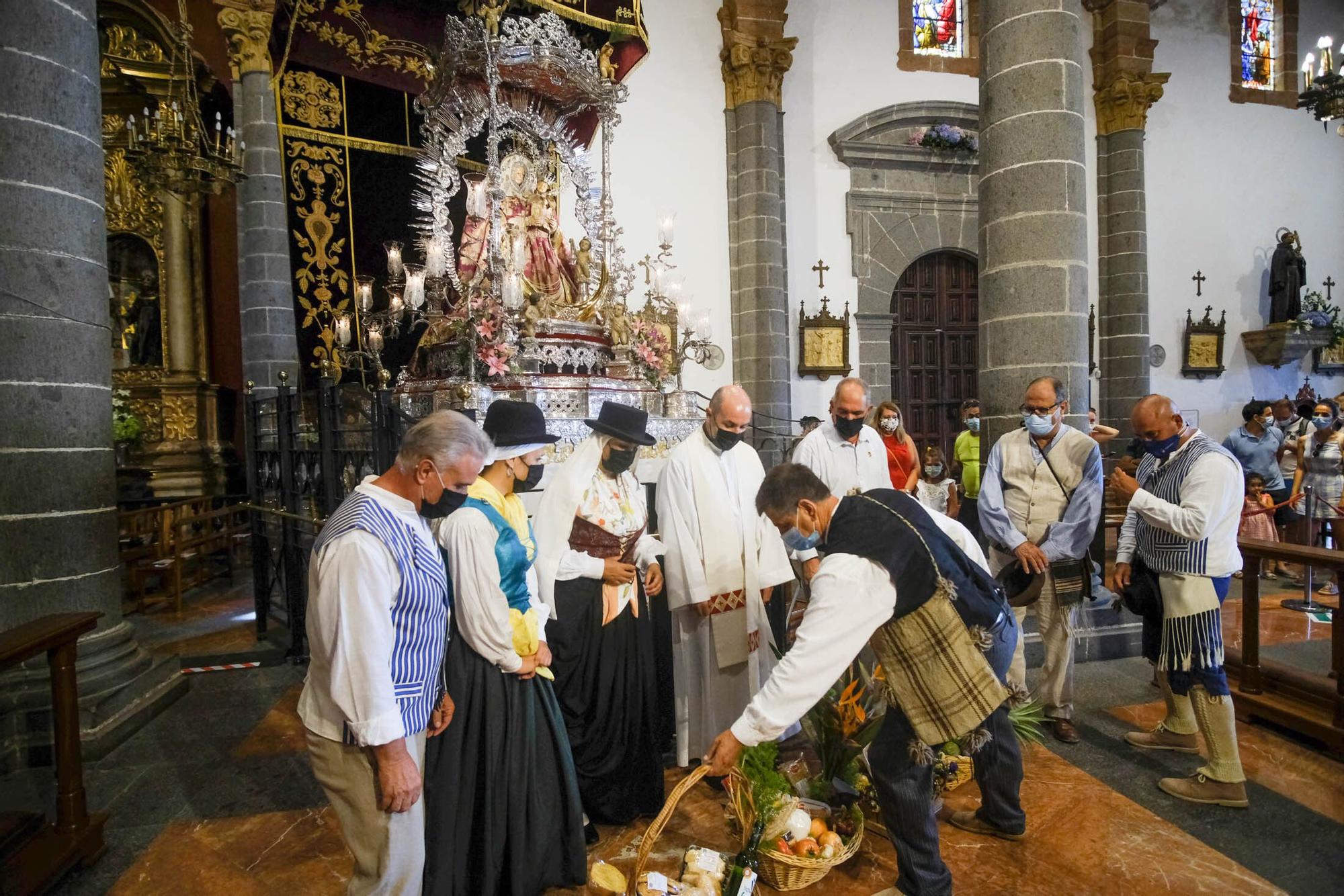 Ofrenda simbólica de los ayuntamientos de Gran Canaria a la Virgen del Pino (07/09/2021)