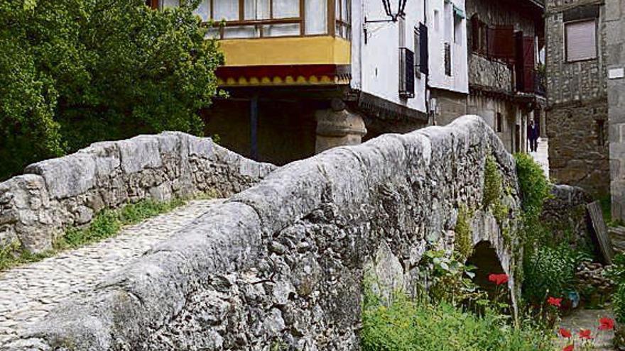 Puente medieval.  // salamancaemocion