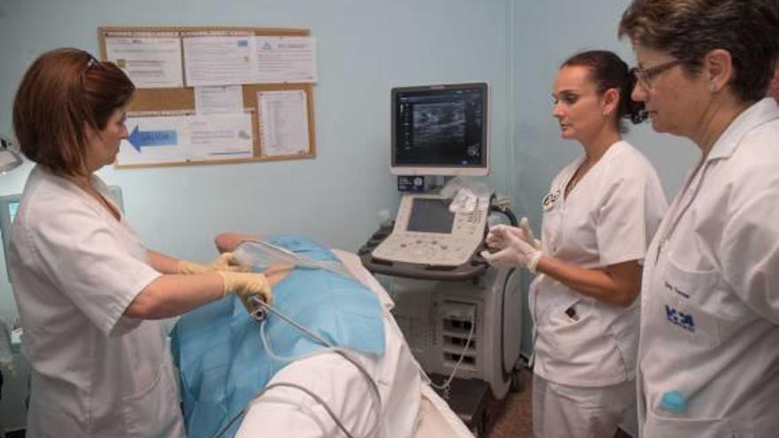 El Hospital de Sant Joan incorpora una técnica para hacer biopsias sin pasar por quirófano