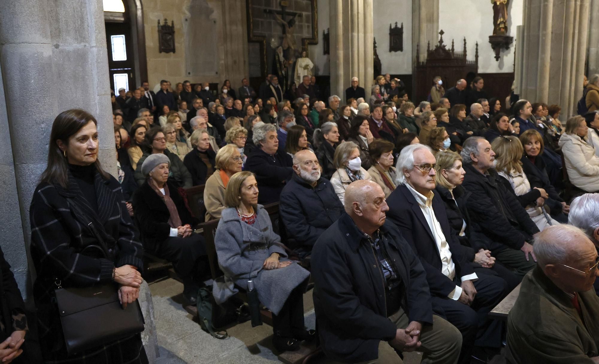 EN IMÁGENES: Emotiva despedida en Vigo a Ceferino de Blas, "hombre bueno y periodista de raza"