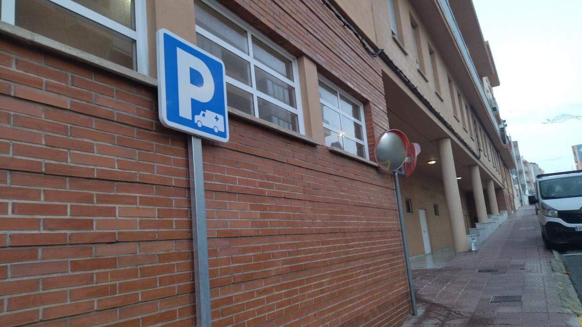 El espacio reservado para la ambulancia de SVB en la avenida de Alacant de Benitatxell