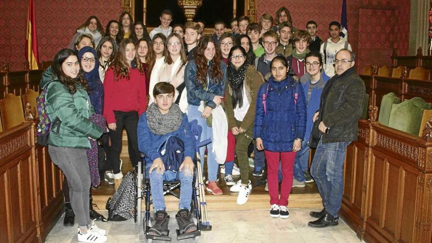 Els alumnes coneixen les nostres institucions