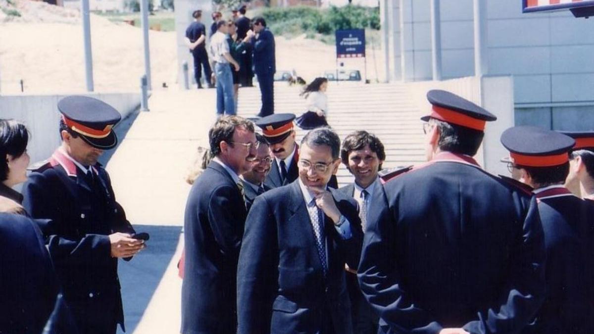 Al centre, Xavier Pomés, en l’obertura de la seu de Figueres | MOSSOS D’ESQUADRA