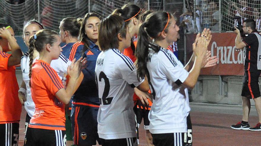 El Valencia Femenino entona el &quot;volveremos&quot;