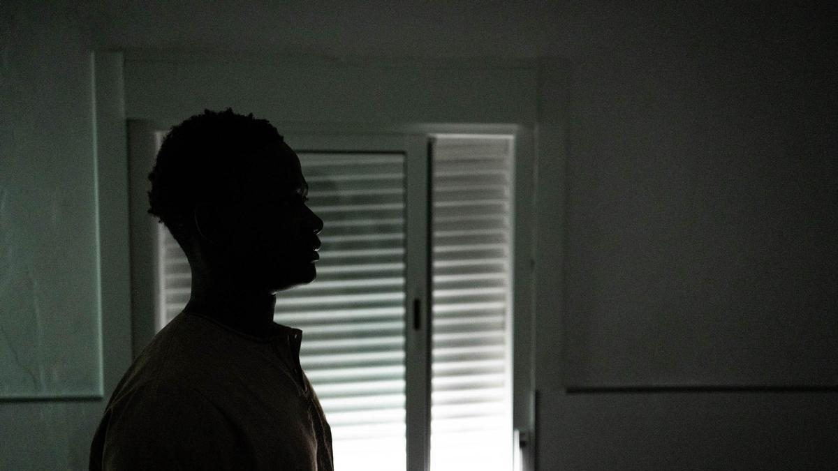 Catorce personas, ocho dormitorios y 3.700 euros por una vivienda en condiciones de hacinamiento