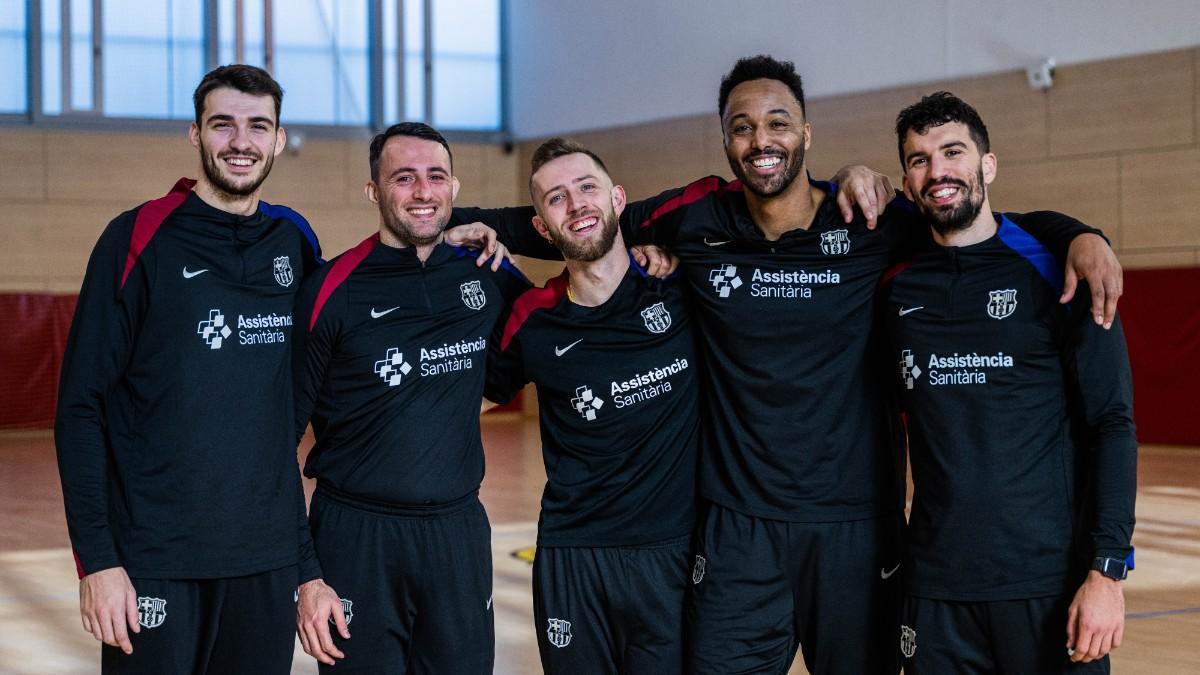 Los cinco integrantes del Barça de balonmano que se ejercitan en Barcelona