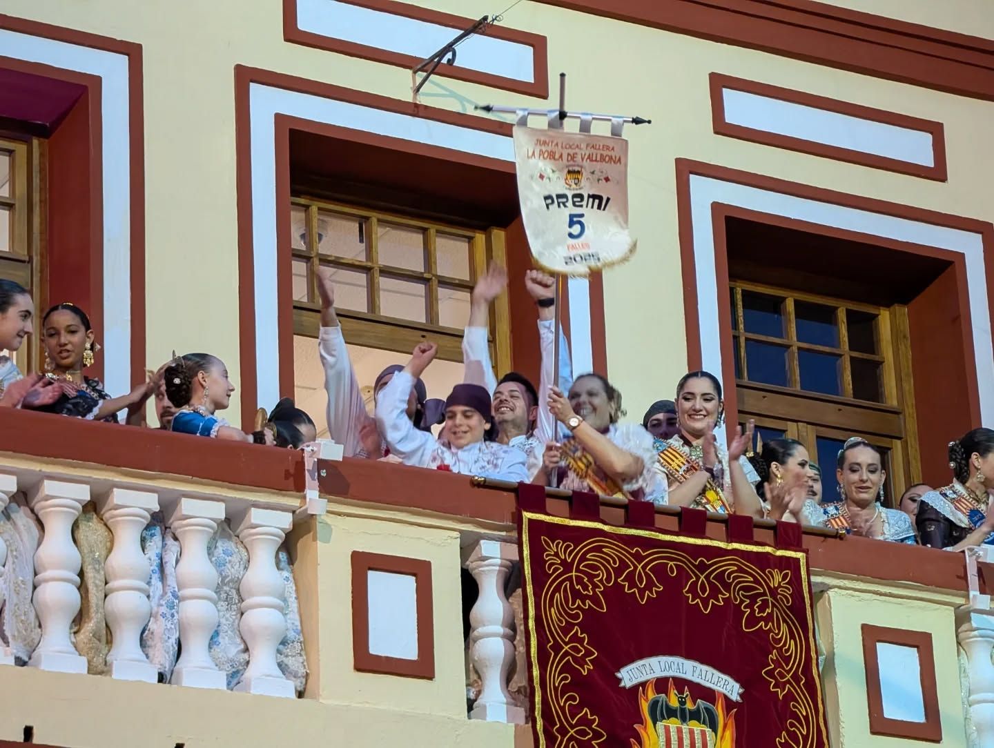 La Pobla de Vallbona entrega los premios a los monumentos de las comisiones falleras