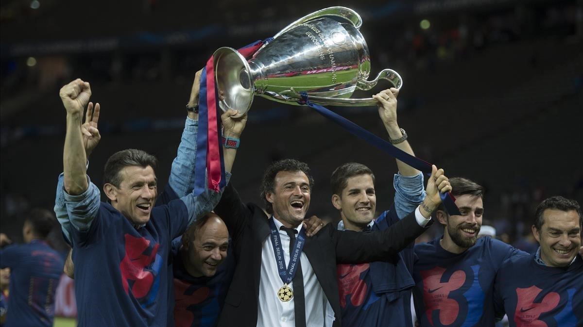 Unzué, De la Fuente, Luis Enrique, Moreno, Pol y Valdés celebran la Champions de Berlín.