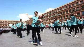 La plaza de La Corredera, escenario del 'Mambo No. 5' en el Día Mundial de la Danza
