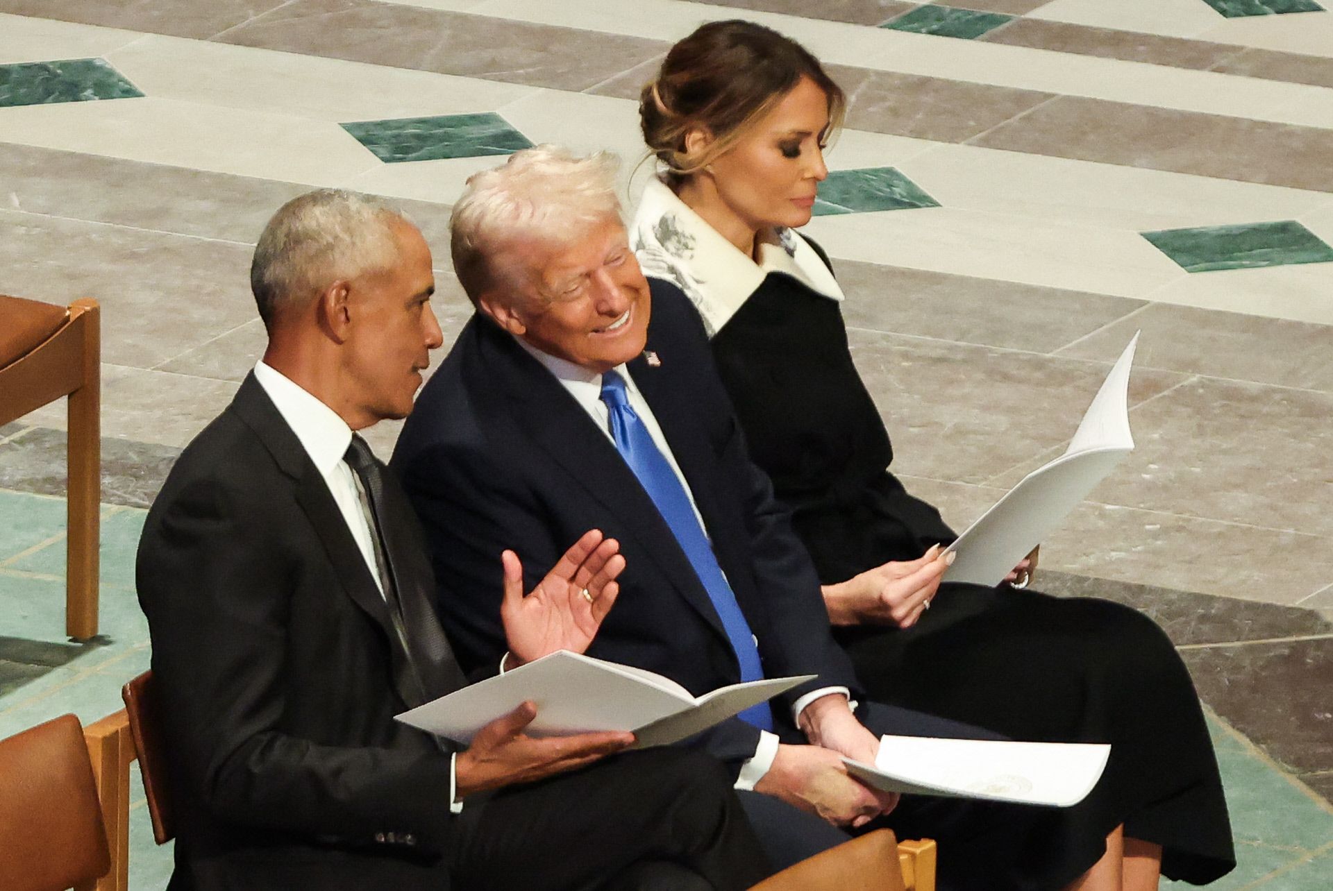 Barack Obama, junto a Donald Trump y Melania Trump en el funeral de Jimmy Carter
