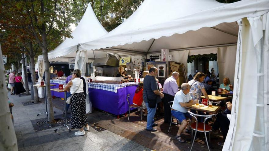 Fiestas del Pilar: Seguir en la plaza Aragón es &quot;vital&quot; para las casas regionales