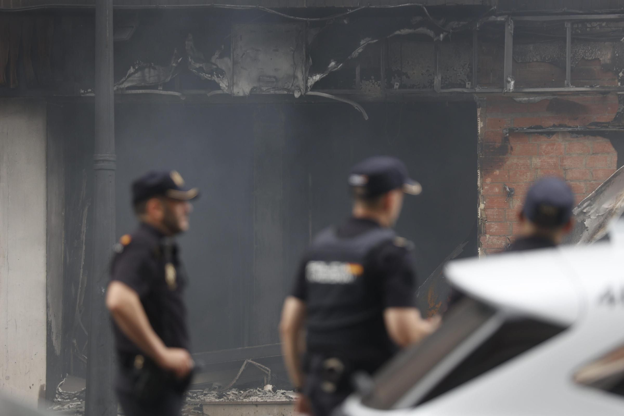 El incendio en la avenida del Puerto de València, en imágenes